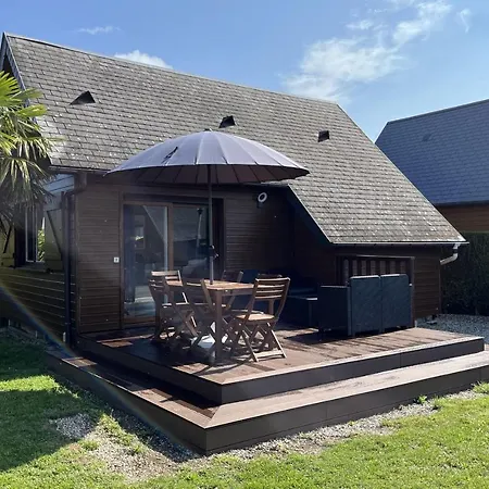 بيت للعطل Elegant Chalet With Garden Pool And Wifi ! *